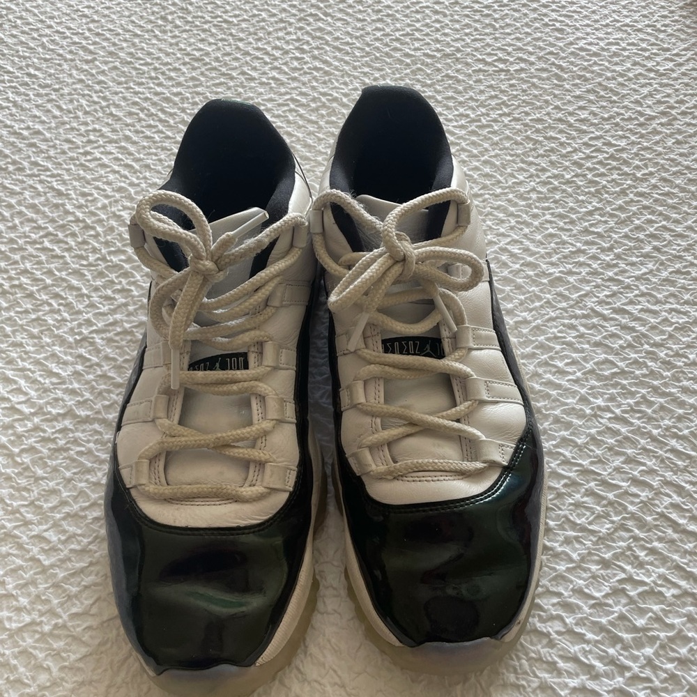 Jordan 11 Retro Low Emerald